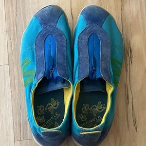 Merrell women’s Air cushioned Foam sneakers Blue Green zip closure Sz 8.5
